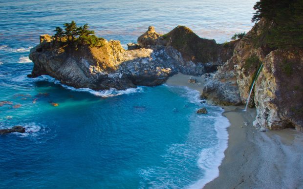 Amazing water in Julia Pfeiffer Burns State Park backgrounds 2880x1800.