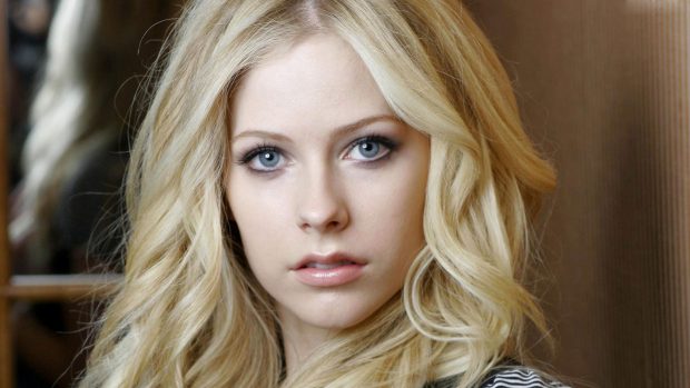 CuteSmile Avril Lavigne Image.