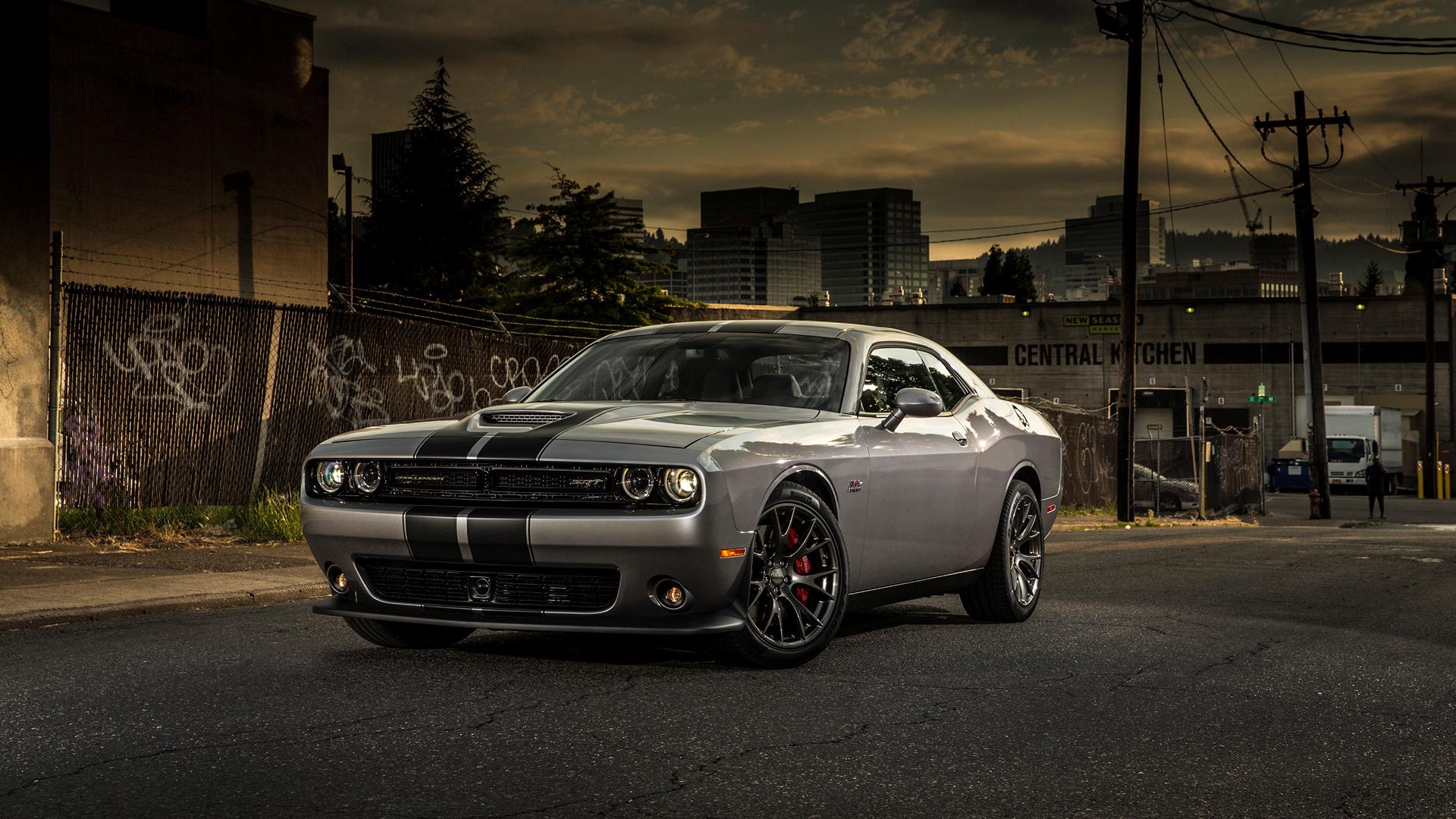 Dodge Challenger Wallpapers Free Download - PixelsTalk.Net