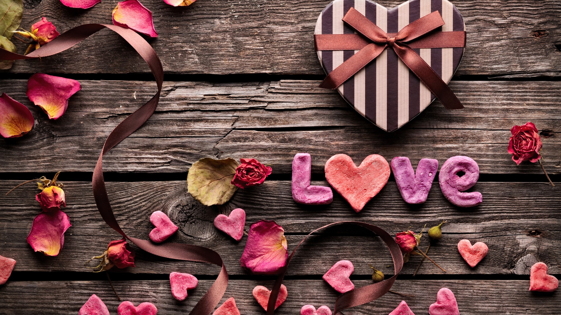 100 Love Wallpapers HD 