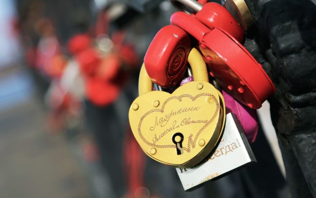 Love lock wallpaper for 1920x1200.