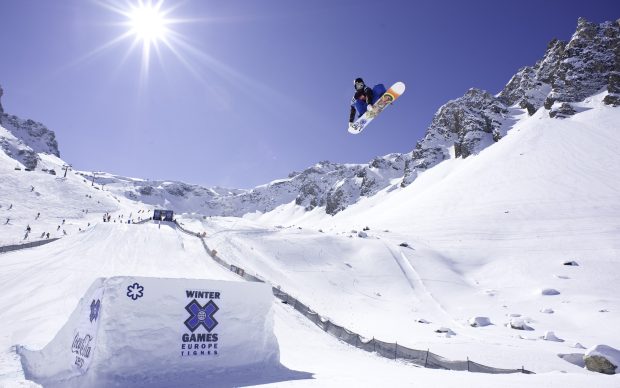 Snowboarding HD Image.