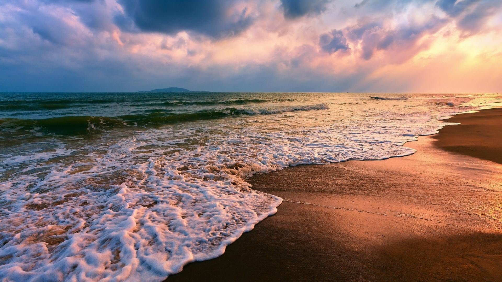 Hãy chào đón một bức ảnh nền bãi biển đầy hoài niệm để làm nền cho thiết bị của bạn. Với bờ cát trắng mịn màng, biển xanh ngắt cuốn hút cùng với ánh nắng vàng rực rỡ, hình ảnh sẽ mang lại cảm giác thư giãn và sự tràn đầy năng lượng.