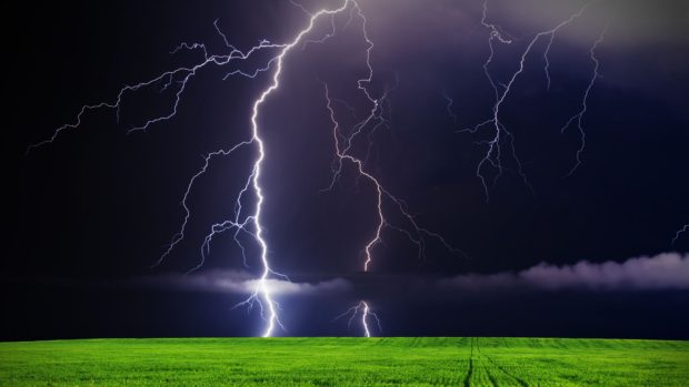 Free Download Lightning Storm Wallpaper.