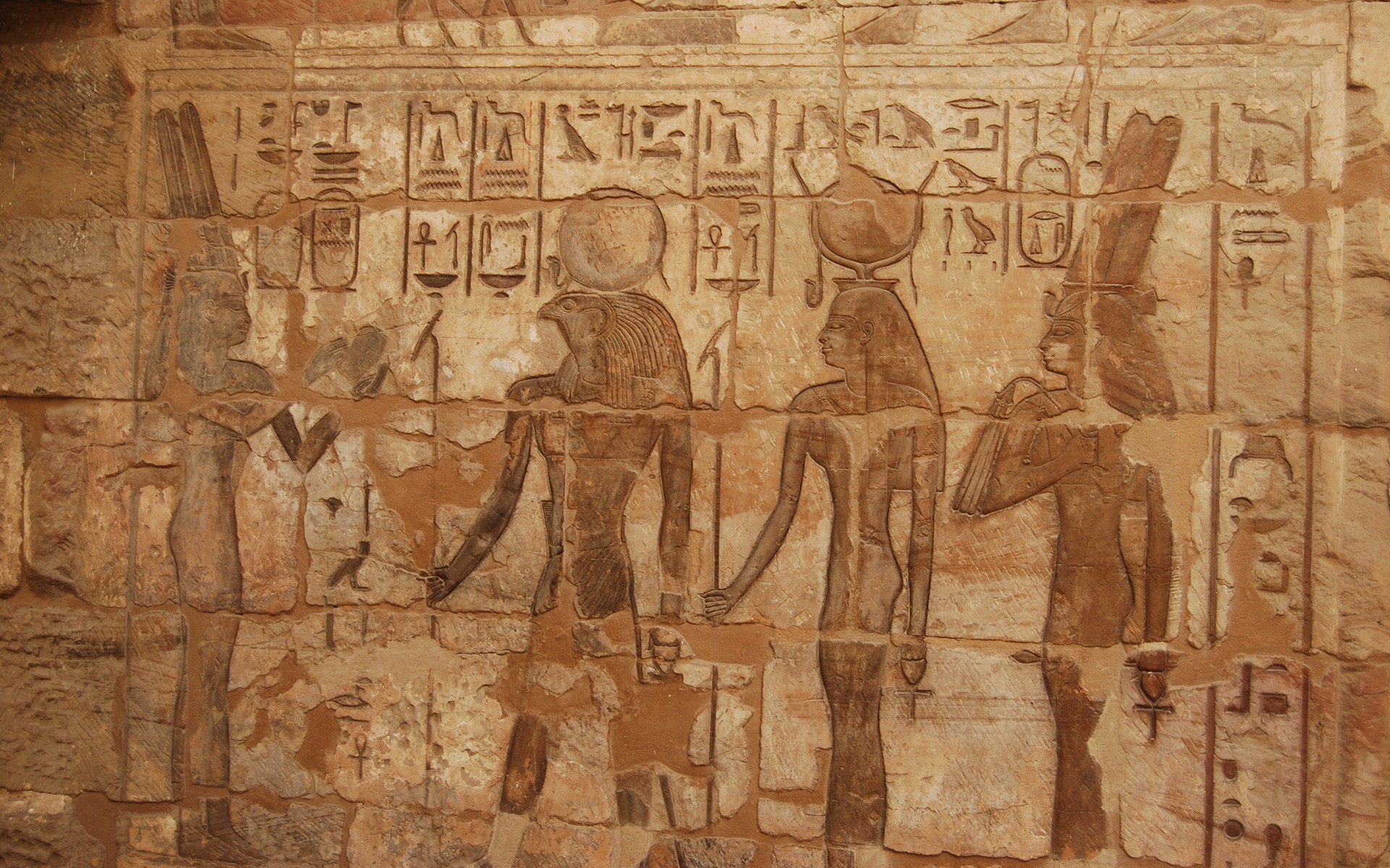 Ancient Egyptian Figures at Temple of Karnak, Luxor, Egypt без смс