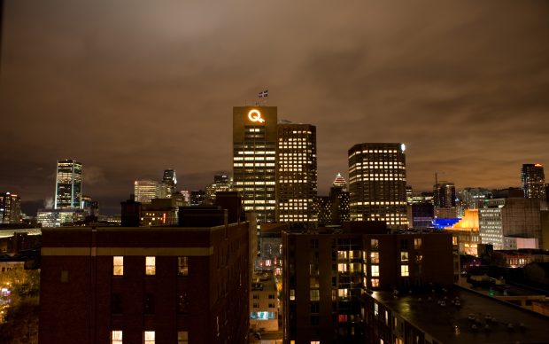 Montreal At Night 2560 x 1600 Wallpaper.