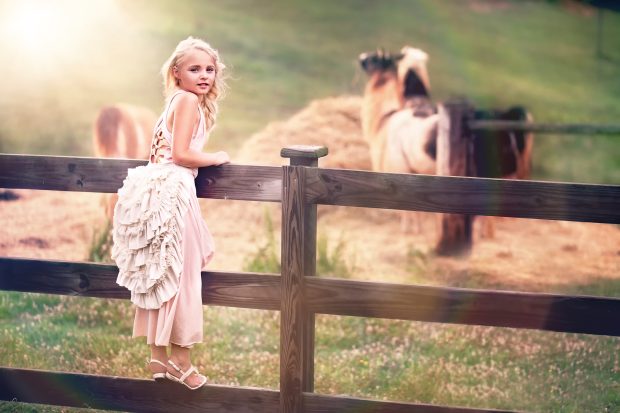 Photography baby girl fence country farm beauty hd photos.