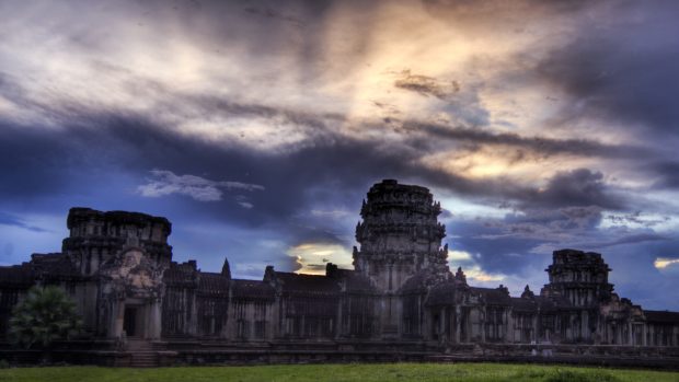 Sunset at the Gatehouse at Angkor Wat 2560x1440.