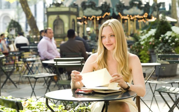 Amanda seyfried blondes women tables cafe letters to juliet bare shoulders.