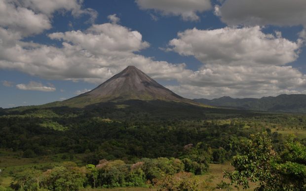 Arenal Volcano Costa Rica 1920x1200.