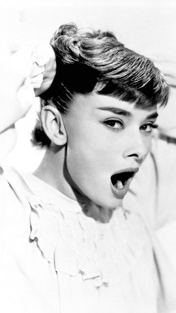 Audrey Hepburn Background Widescreen for Android.
