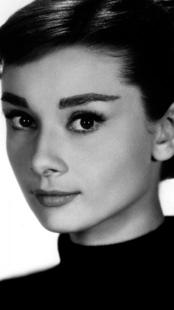 Audrey Hepburn Wallpaper HD for Android.