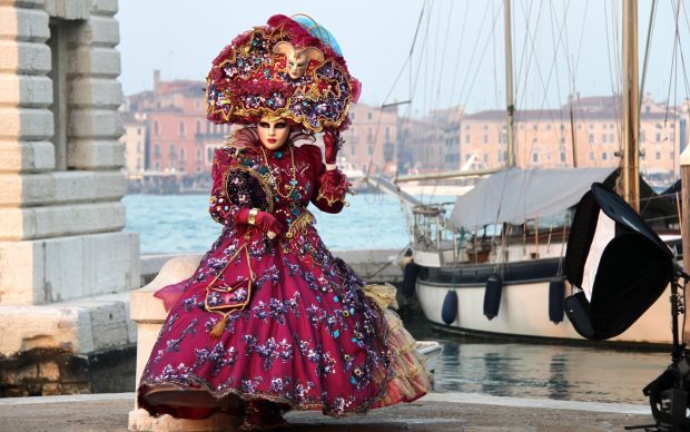 Backgrounds costume mask venice carnival 2560x1600.