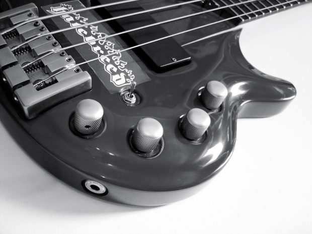 Black Bass Guitar Picture.