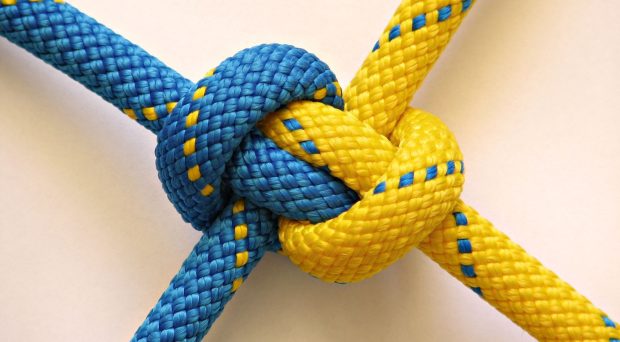 Blue and Yellow Knot 1920x1080.