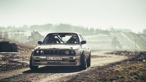 Bmw e30 drift front view 2560x1440.