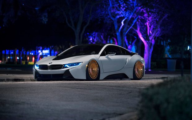 Bmw i8 white side view 3840x2400.