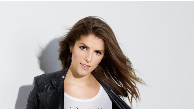 Cute Anna Kendrick Background.