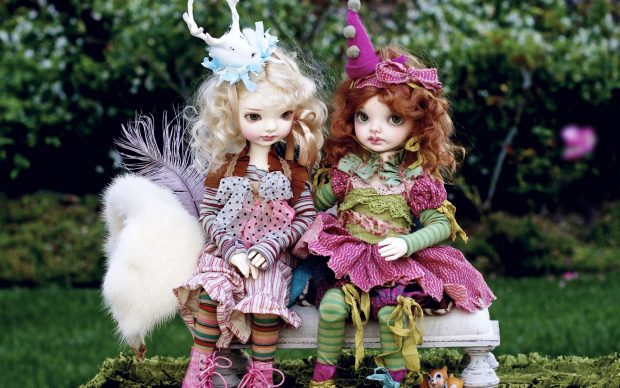 Cute dolls in the park bench beautiful wallpapers.