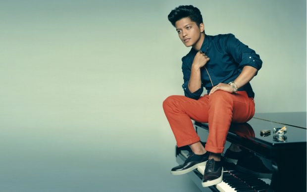 Download Bruno Mars Singer Photos.