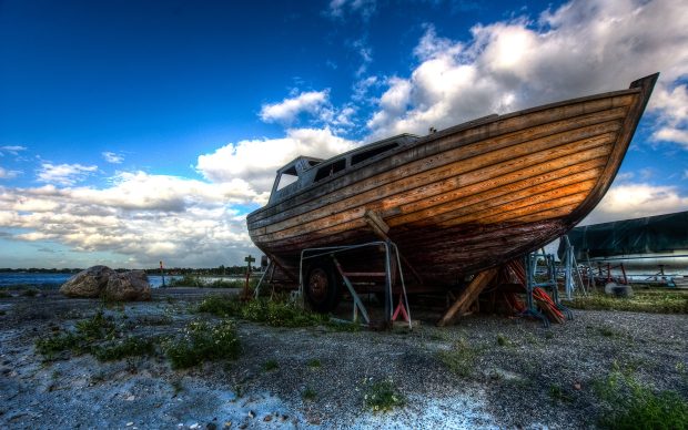 Free hd boat wallpaper.