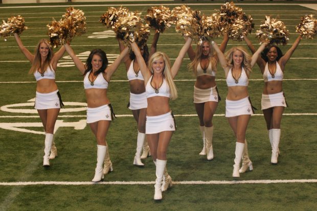Hot girl cheerleader photos high definition full screen wallpaper.