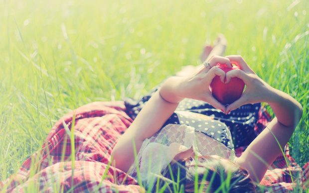 Nature girl hands heart love photo wallpaper 1680x1050.