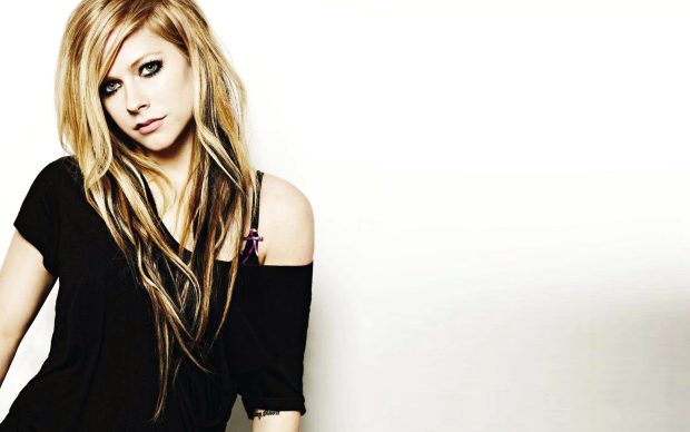 Photo of Avril Lavigne.