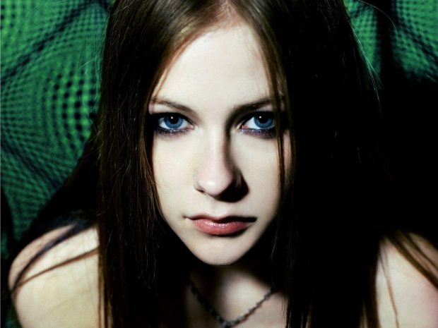 Photo of Avril Lavigne.