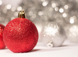 Pictures red sparkly christmas ornaments.