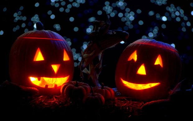 Pumpkins with candles in the night halloween widescreen images.