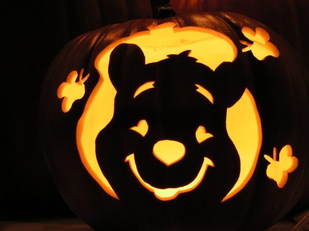 Winnie The Pooh Pumpkin Halloween Background.