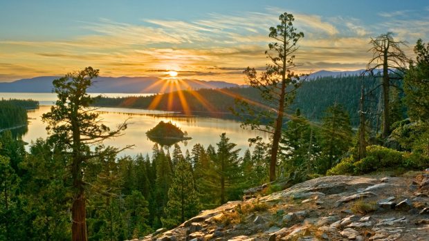 Crater Lake Background Full HD.