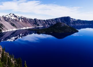 Crater Lake Background HD.