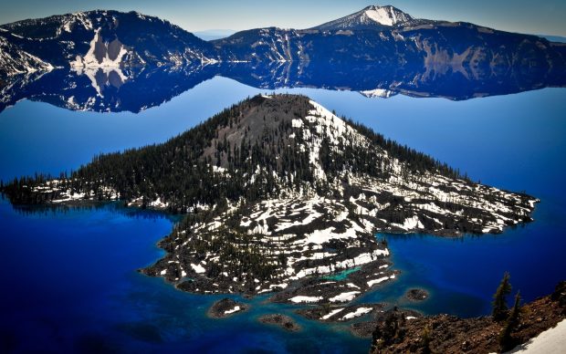 Crater Lake Desktop Background.