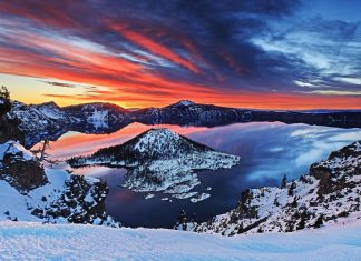 Crater Lake HD Wallpaper.