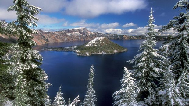 Download Free Crater Lake Background.