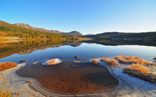 Download Free Crater Lake Wallpaper.