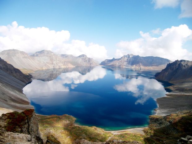 Free Crater Lake Image.