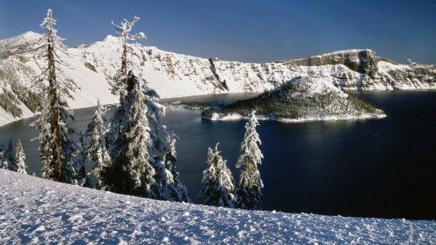 Free Crater Lake Photo.