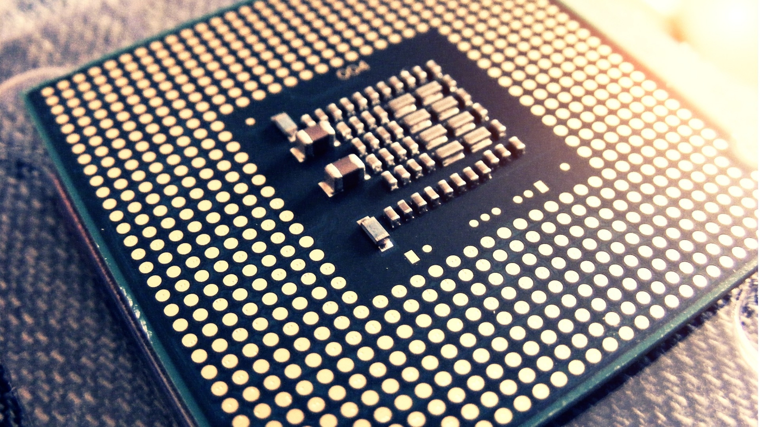 Чип интел. 1920 1080 Процессор Интел. Процессор ЦПУ на ПК. Микрочипы Intel. Подложка микросхемы.