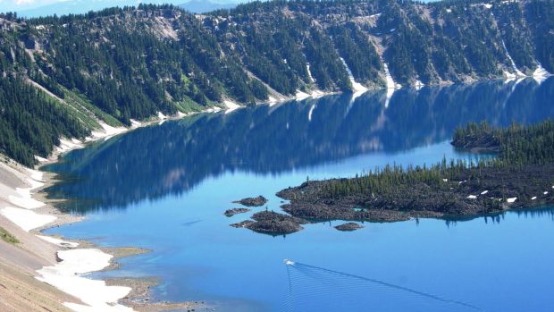 Image of Crater Lake.