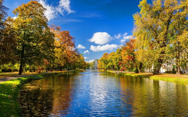 Autumn River HD Wallpaper.