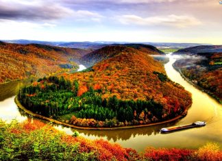HD Autumn River Wallpaper.