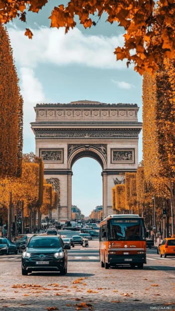 A clean, daytime view of the Arc de Triomphe with unobtrusive city traffic.