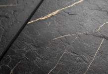 A black marble pattern lines the lock screen with natural textures and subtle glints.