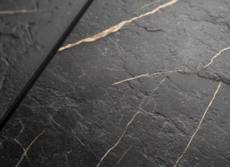 A black marble pattern lines the lock screen with natural textures and subtle glints.