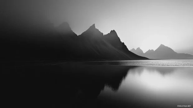 A minimalist concept using Black themed desktop wallpaper in an elegant layout.