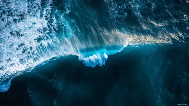 Download Windows 10 lock screen wallpaper 4K showcasing abstract blue waves and minimalist design.