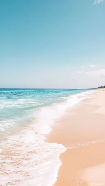 Elegant summer iphone wallpaper ideas, featuring soft horizon lines and airy color gradients.